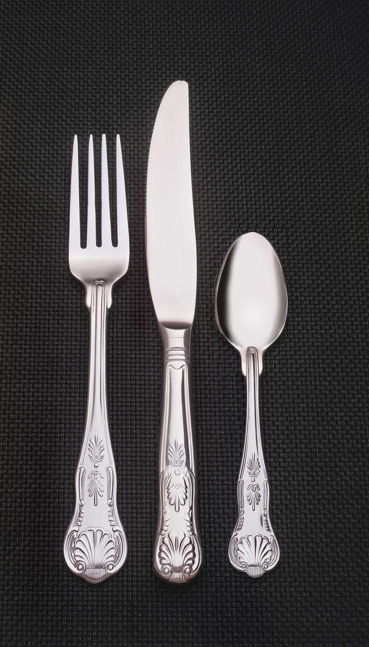 World Tableware Kings Solid Handle Fluted Blade Steak Knife -- 36 per case.