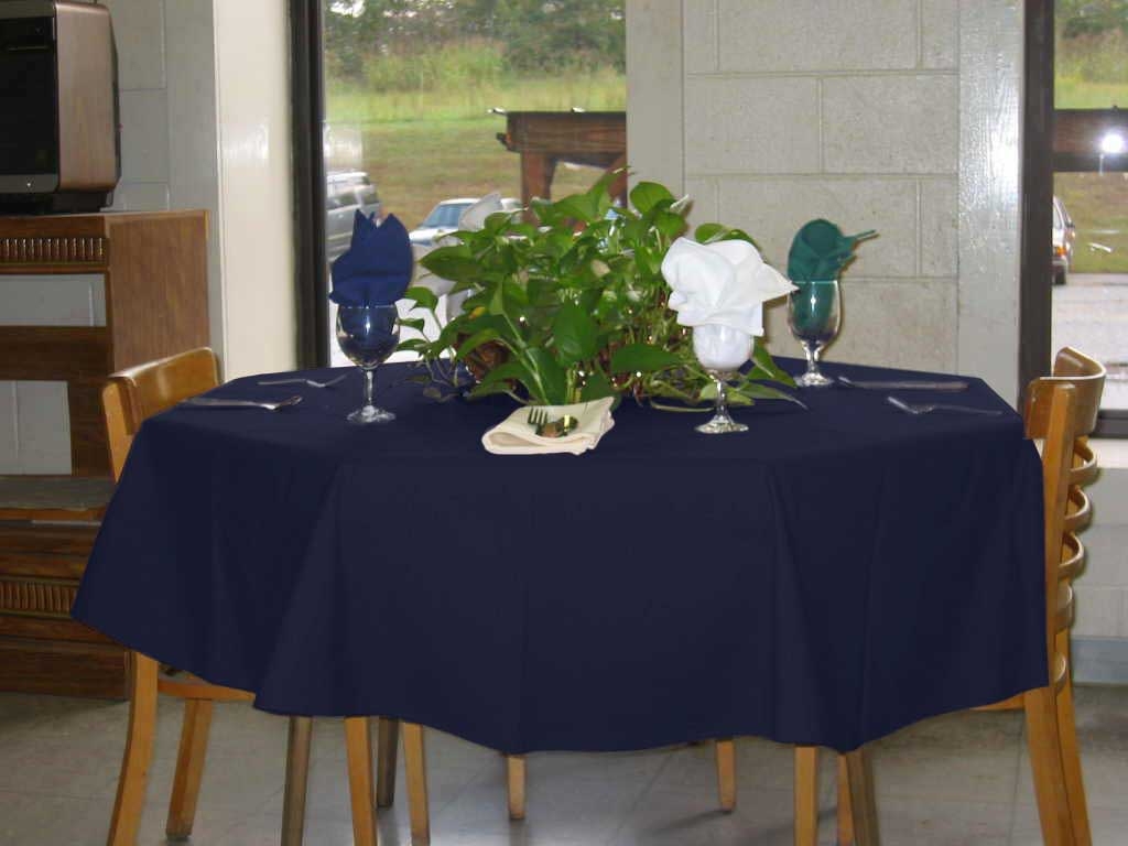 Intedge Navy Poly/Cotton Blend Round Tablecloth, 83 inch 