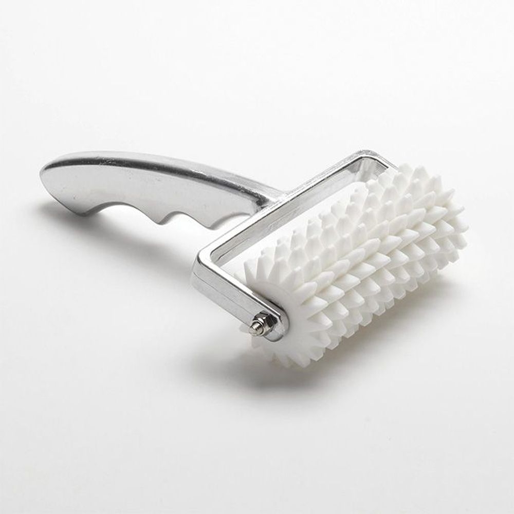 American Metalcraft White Polyethylene/aluminum Ten Wheel Casted Handle Dough Docker, 6.25 X 7 1/2 Inch